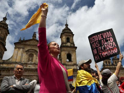 Manifestantes en la Plaza de Bolívar durante una marcha en oposición al Gobierno, el pasado 20 de junio.