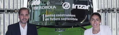 Rafael Sterlig, de Irizar, y Raquel Blanco de Iberdrola.