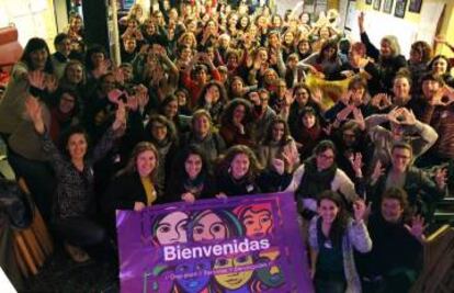 Foto de grupo de las participantes en el I Congreso de Mujeres y Energía celebrado en febrero de 2018 en Bilbao.