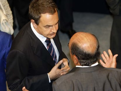 Zapatero conversa con Emilio Botín, presidente del Santander.