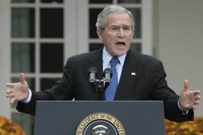 El presidente de EE UU, George W. Bush, durante su rueda de prensa de hoy en la Casa Blanca.