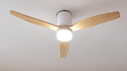 Este modelo de ventilador de techo con luz led es resistente al agua.