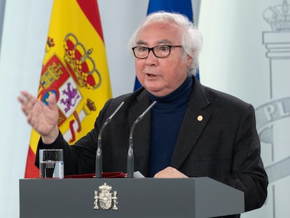 El ministro de Universidades, Manuel Castells, durante su rueda de prensa virtual desde Moncloa.