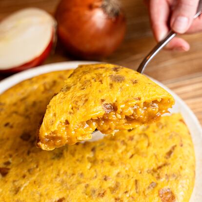 Tortilla de patatas con cebolla caramelizada de La Martinuca