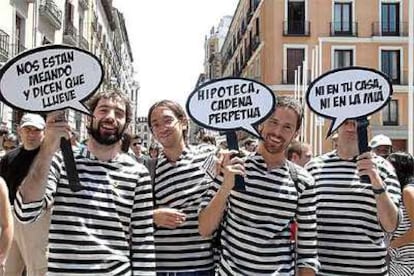 Un grupo de manifestantes, en la protesta convocada en la Puerta del Sol de Madrid.