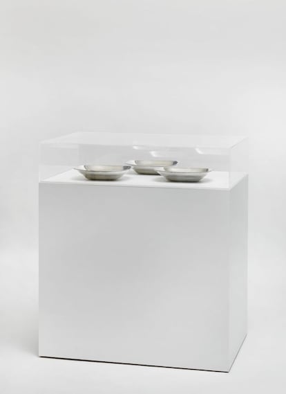 Simon Starling. 'Recursive plates', otra obra salida del reciclado de la cubertería.