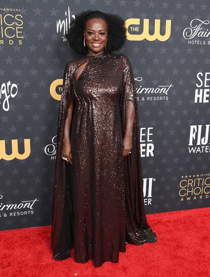 Viola Davis lució un look marrón de lentejuelas de Valentino.