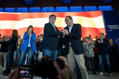 El expresident y cabeza de lista de JxCat para el 12M, Carles Puigdemont, junto a Josep Rull.