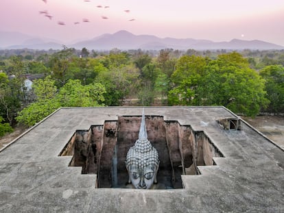 Wat Si Chum, el Templo de Buda más famoso en Sukhothai, en Tailandia