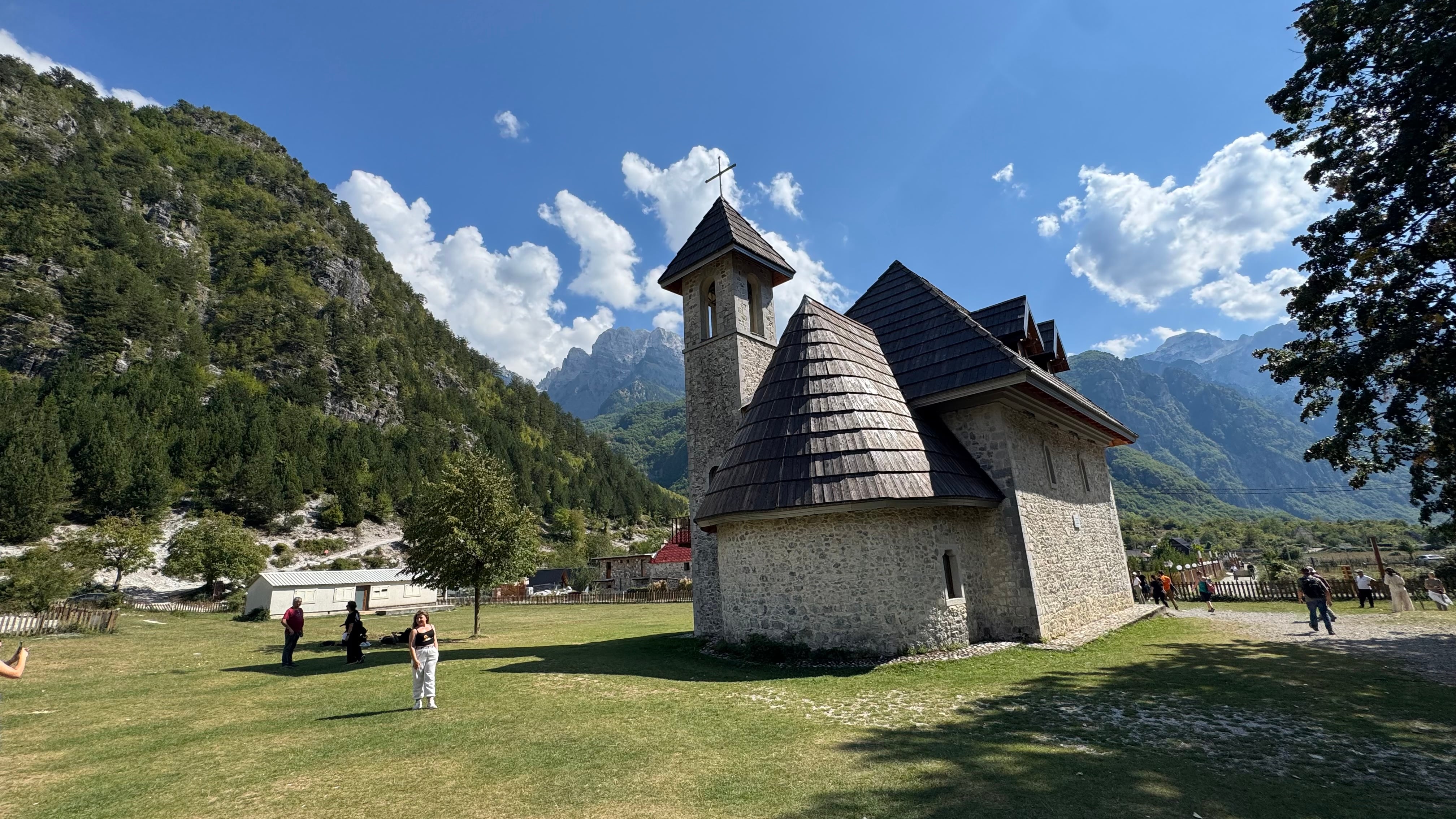La iglesia de Santa María, en Theth (Albania).