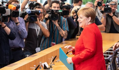 La canciller alemana, Angela Merkel, antes de iniciar la rueda de prensa de este viernes en Berlín.