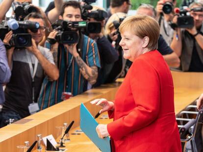 La canciller alemana, Angela Merkel, antes de iniciar la rueda de prensa de este viernes en Berlín.