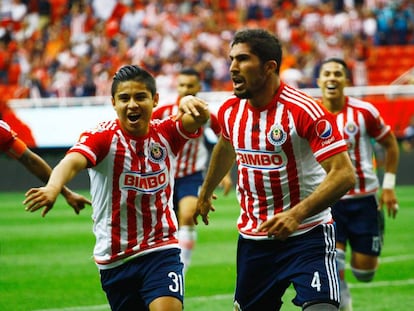 Jair Pereira celebra un gol de las Chivas 