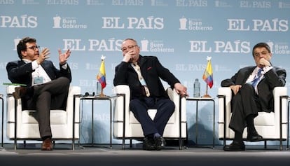 De izquierda a derecha: Santiago Gamboa, Fernando Savater y Sergio Ram&iacute;rez, durante el di&aacute;logo &#039;La visi&oacute;n de los intelectuales&#039;.