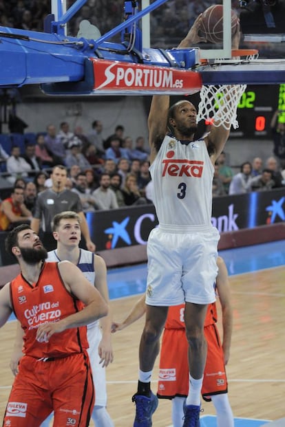 Canasta del pivot estadounidense del Real Madrid, Anthony Randolph.