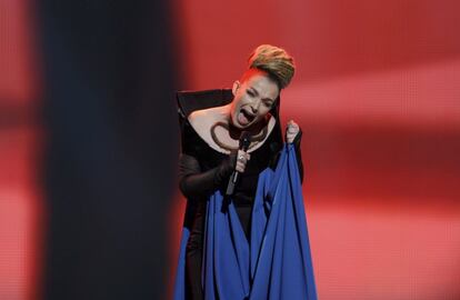 Rona Nishliu, de Albania, interpreta su canción 'Suus' durante la primera semifinal de Eurovisión en Bakú, en 2012.
