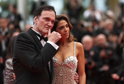 Quentin Tarantino y su esposa, Daniella Pick, en la alfombra roja de Cannes de la gala de inauguración.