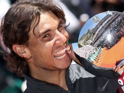 Nadal con el trofeo de campeón.