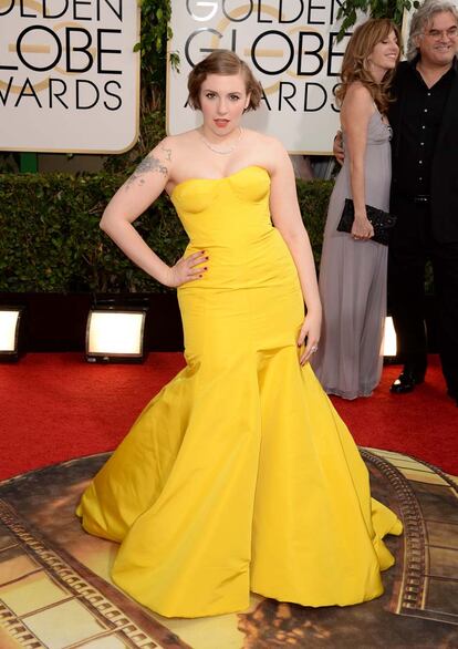 Ni el color ni la forma de este Zac Posen favorecían demasiado a Lena Dunham.