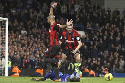 Ramires cae ante Steve Reid, defensa del West Brom.