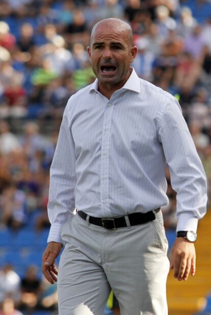 Paco López, durante un encuentro con el Cartagena.