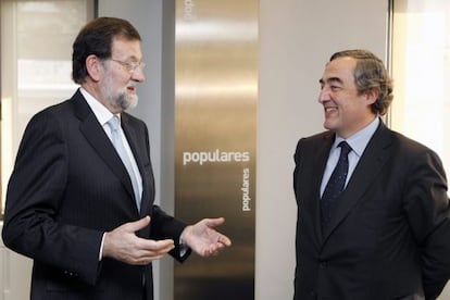 El presidente del PP, Mariano Rajoy, y el de CEOE.