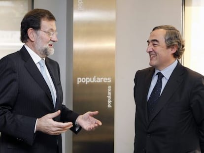 El presidente del PP, Mariano Rajoy, y el de CEOE.