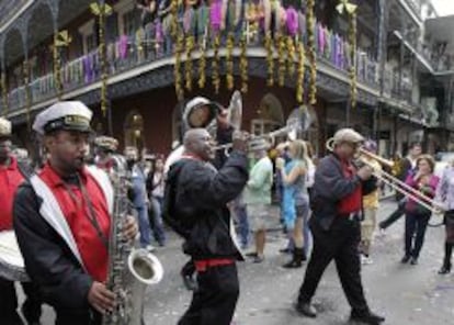 En Nueva Orleans, las celebraciones se hacen a ritmo de jazz y es típico regalar collares.