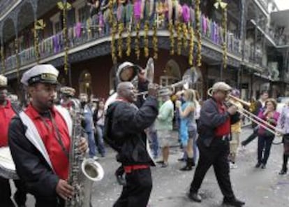 En Nueva Orleans, las celebraciones se hacen a ritmo de jazz y es t&iacute;pico regalar collares.