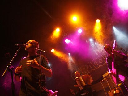 Un momento del concierto del grupo Berrogüetto en la sala Caracol.