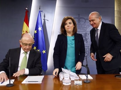 La vicepresidenta, Montoro y Fernández Díaz.