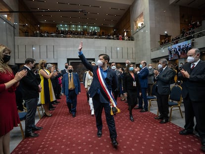 El presidente de Chile, Gabriel Boric, ingresa al Congreso en Valparaiso para dar su primer discurso a la nación, el 1 de junio de 2022.