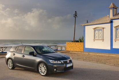 El Lexus CT 200h tiene una línea musculosa, con una afinada aerodinámica que reduce el consumo.