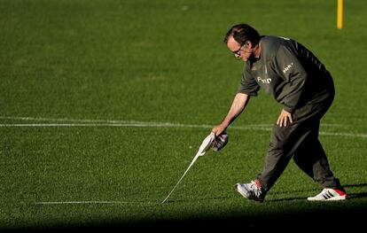 Bielsa, durante el entremiento del Athletic en el Calder&oacute;n.