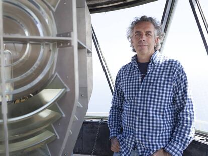 Mario Sanz, en el faro de Mesa Roldán, en Almería.