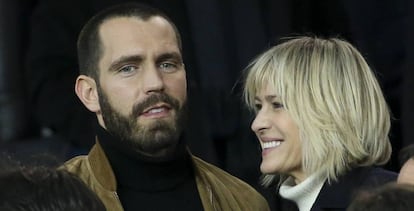 Robin Wright y Clement Giraudet en un partido de la Champions del PSG contra el Real Madrid el 6 de marzo de 2018.