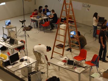 Un grupo de participantes en un taller organizado por Arteleku.