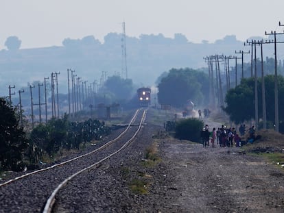 Un tren de carga pasa por Huehuetoca (Estado de México), en mayo de este año.