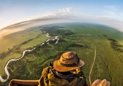 Panorámica de la reserva Masai Mara, en Kenia, desde un globo aerostático.