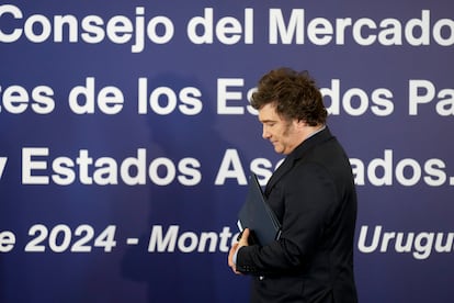 Javier Milei asiste a la Cumbre del Mercosur en Montevideo, Uruguay, el 6 de diciembre de 2024.