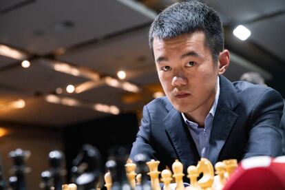 Liren Ding, al inicio de la partida de hoy frente a Fabiano Caruana