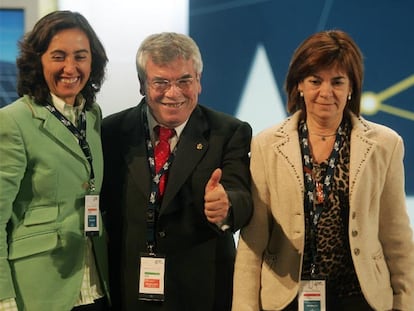 La cúpula de la FEMP: Rosa Aguilar (IU), el presidente, Pedro Castro (PSOE), y Regina Otaola (PP).