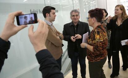 Atxaga, esta mañana en la sede del Instituto Etxepare, en San Sebastián.