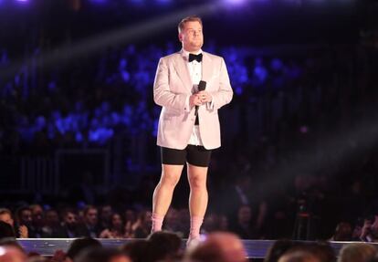 Después de que Twenty One Pilots recogieran su Grammy sin pantalones, el presentador de la gala quiso enseñarle al público que su ropa interior iba a juego con su pajarita y se subió al escenario en calzoncillos.