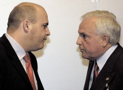 José Manuel Baltar Blanco, junto a su padre, José Luis Baltar, durante el Congreso del PP en Galicia, en 2003.