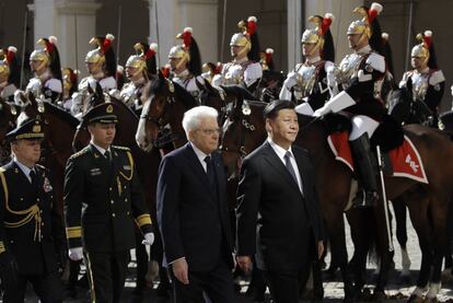 El presidente de Italia, Sergio Mattarella, y el líder chino, Xi Jinping, en el Palacio del Quirianal el viernes.