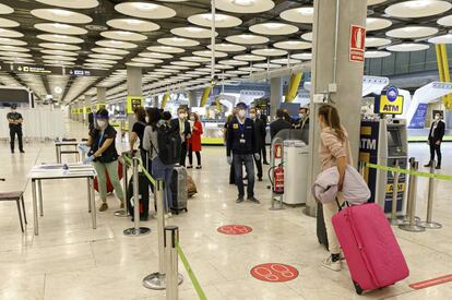 Control sanitario en Barajas.