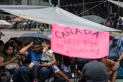Integrantes de la Coordinadora Nacional de Trabajadores de la Educación bloquearon por varias horas la Avenida Paseo de la Reforma, en Ciudad de México.