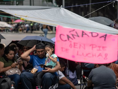 Integrantes de la Coordinadora Nacional de Trabajadores de la Educación bloquearon por varias horas la Avenida Paseo de la Reforma, en Ciudad de México.