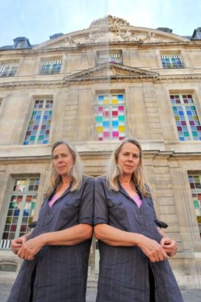 La exdirectora del Museo Picasso de París, Anne Baldassari, delante del edificio.